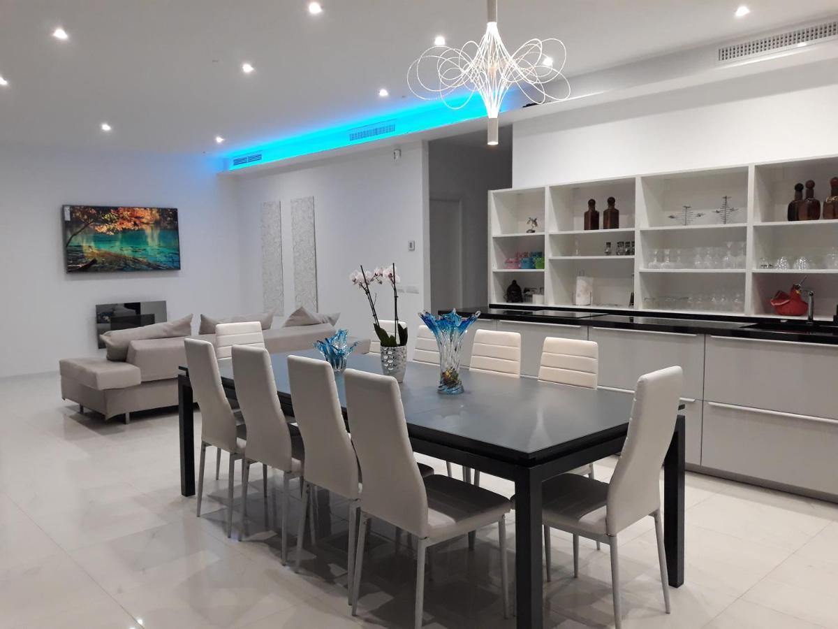 Villa Luxury Paradise ซาโลเบรญา ภายนอก รูปภาพ